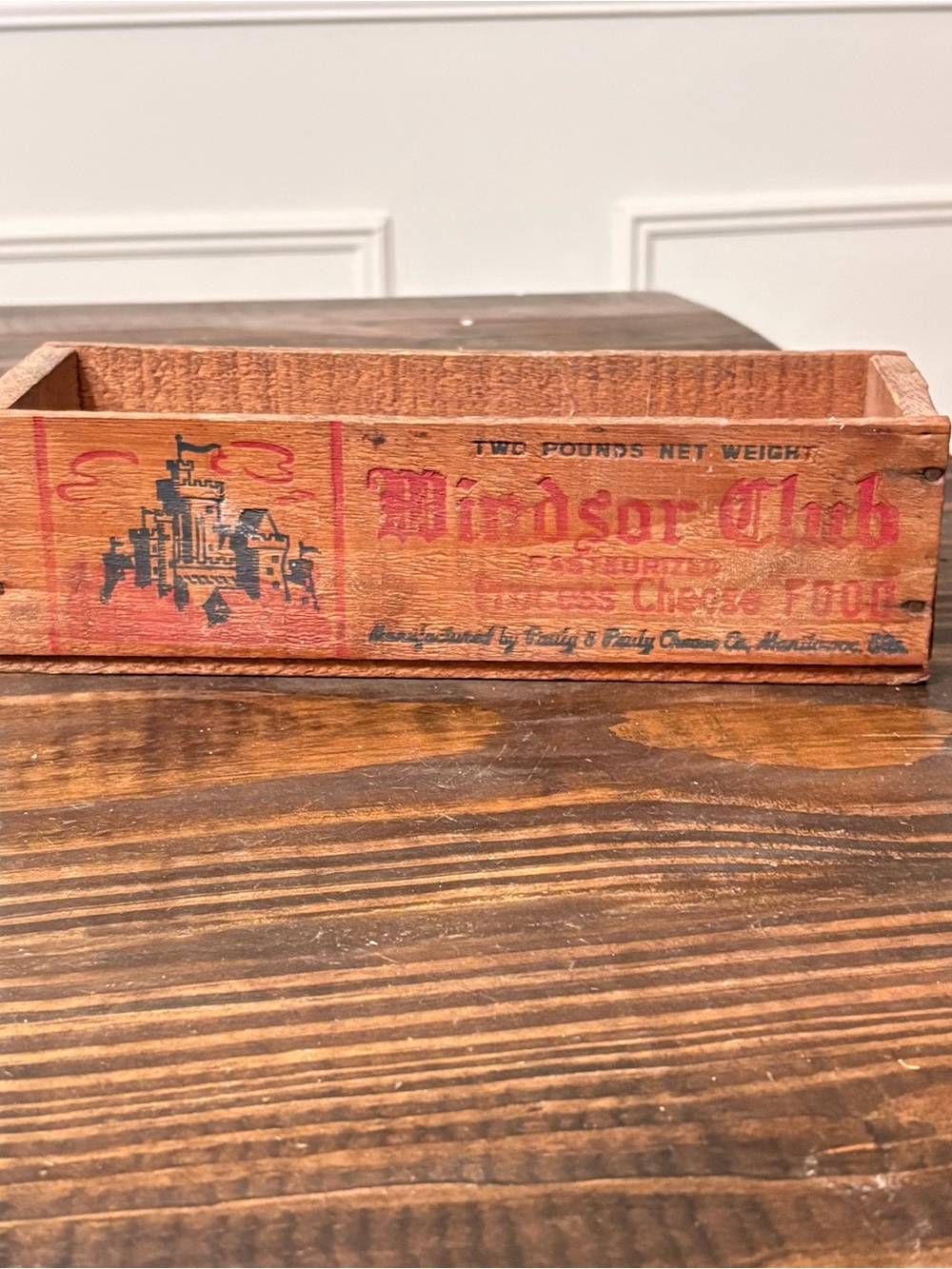 Windsor Club 2-pound wooden cheese crate